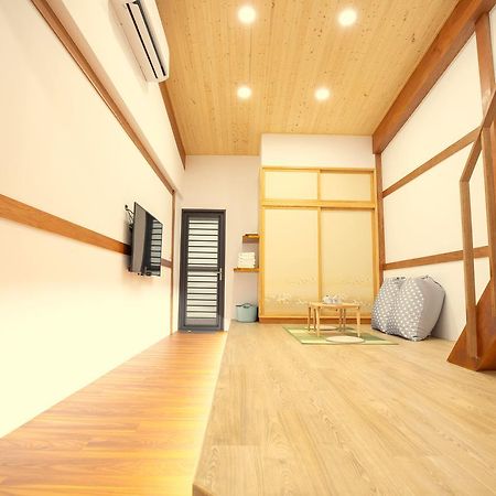 Lost Circle Homestay Tainan Bagian luar foto