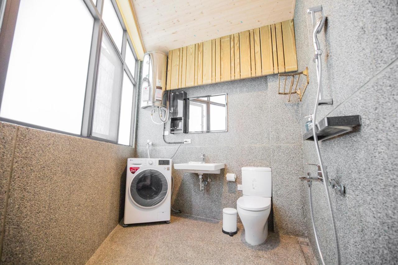 Lost Circle Homestay Tainan Bagian luar foto